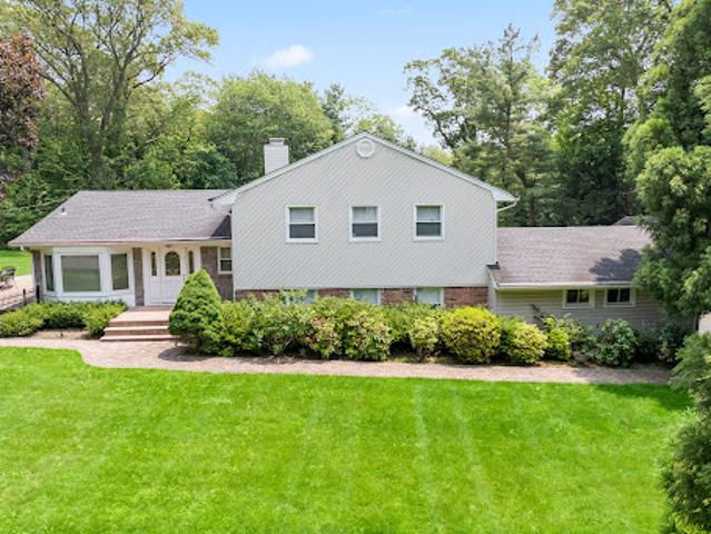 House for sale in Woodbury