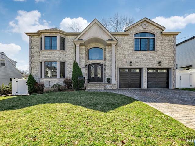 House for sale in Paramus, New Jersey