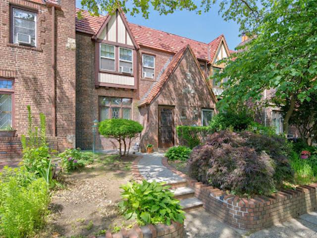 House for sale in Queens, Arverne