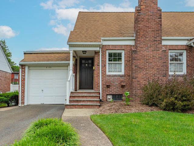 House for sale in Fair Lawn, New Jersey