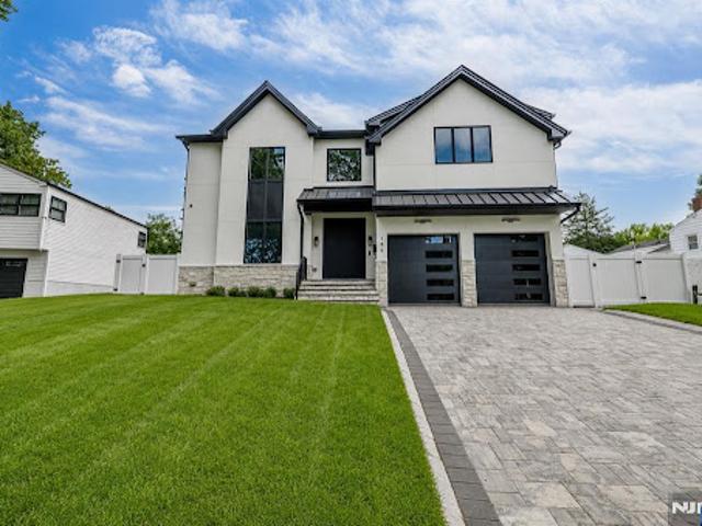 House for sale in Paramus, New Jersey
