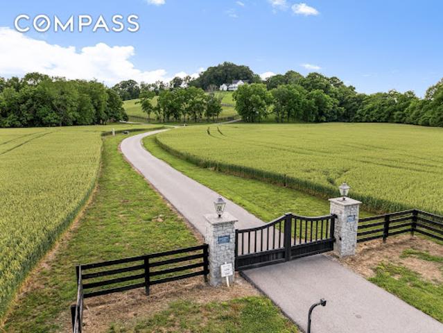 House for sale in Thompson's Station, Middle Tennessee