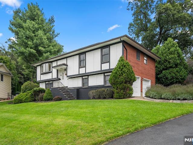 House for sale in Oakland, Bergen County