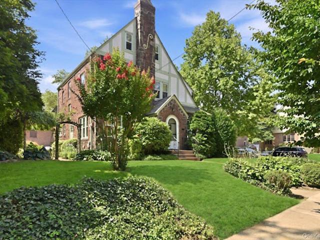 House for sale in Queens, Arverne