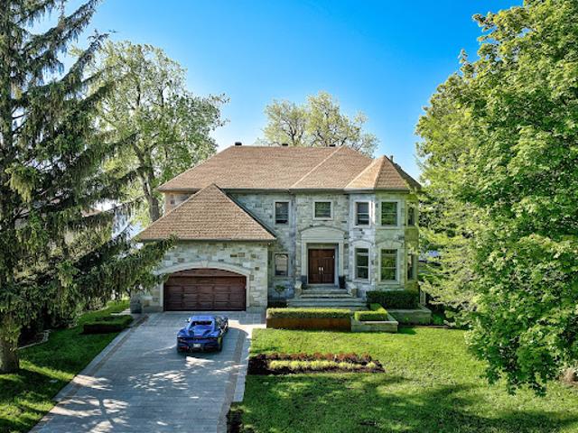 House for sale in Pointe-claire House for sale in Pointe-claire