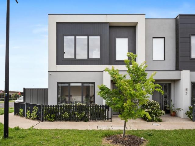 House for rent in Mount Atkinson, Melbourne