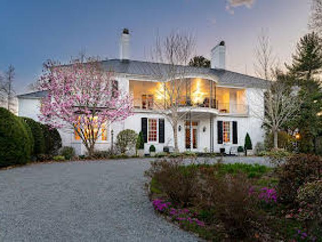 House for sale in Flat Rock