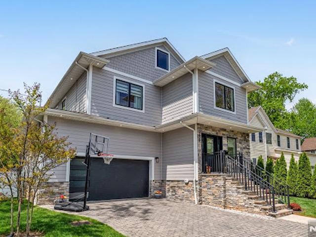 House for sale in Teaneck, New Jersey