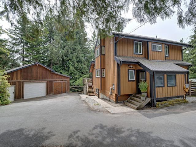 House for sale in Halfmoon Bay House for sale in Halfmoon Bay