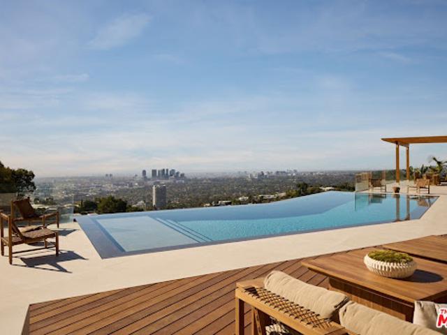 House for sale in Canoga Park, California