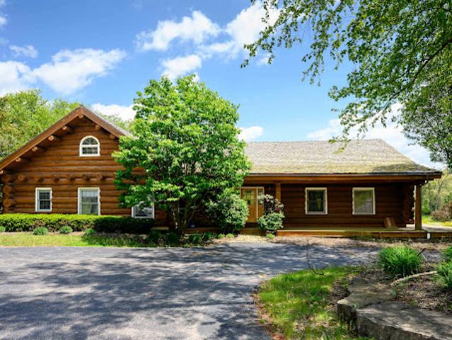 House for sale in Mchenry, Illinois