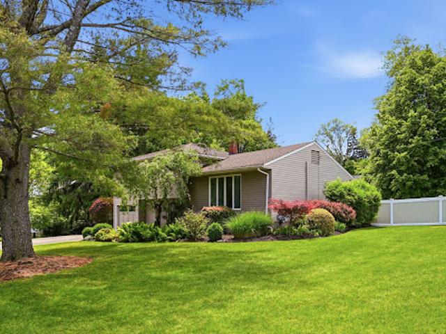 House for sale in Waldwick, New Jersey