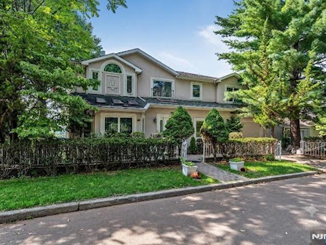 House for sale in Ridgefield, New Jersey
