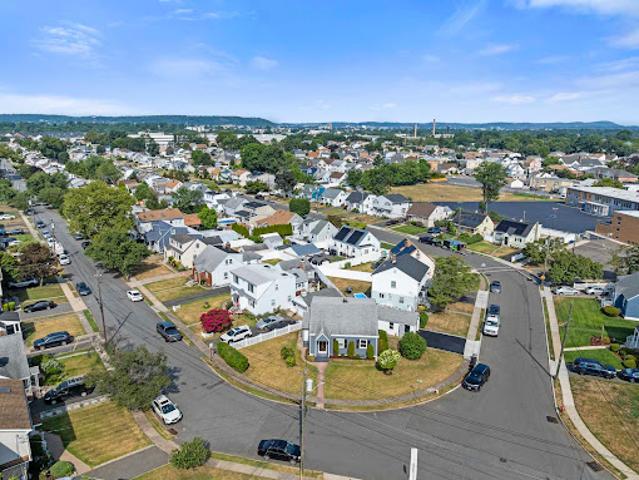 House for sale in Elmwood Park, New Jersey