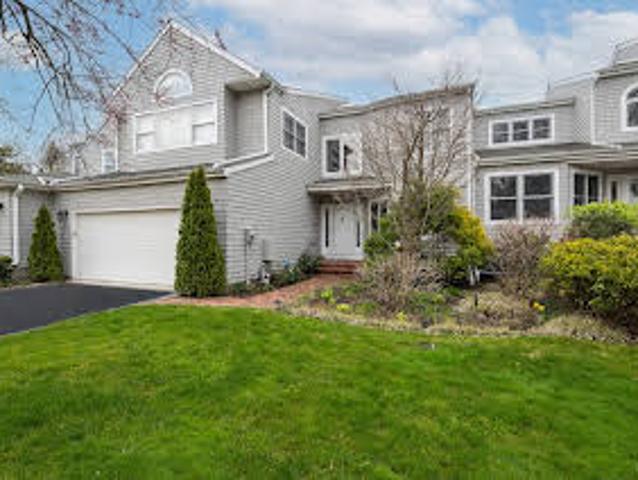 House for sale in Glen Cove House for sale in Glen Cove