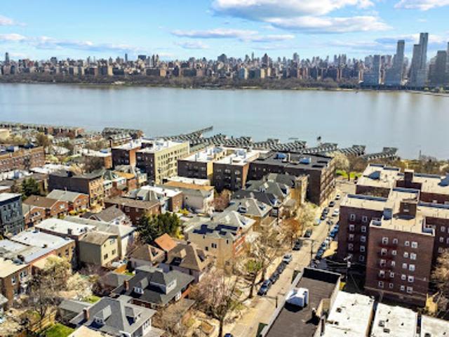 House for sale in Hudson, New Jersey