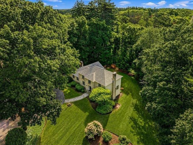 House for sale in Weston, Middlesex County