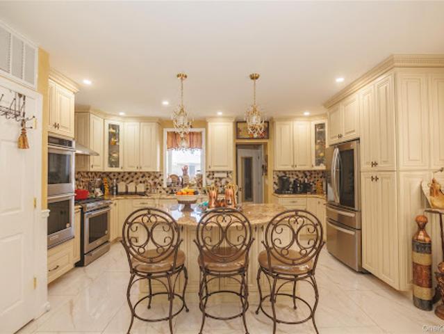 House for sale in The Bronx, Arverne