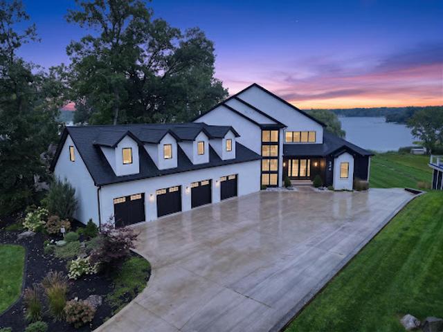 House for sale in Leesburg, Indiana