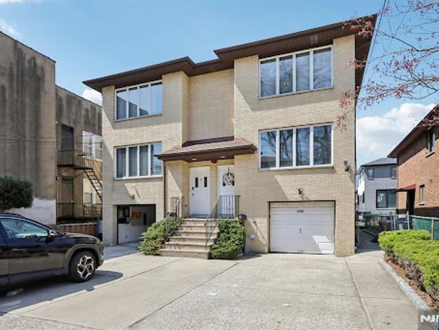 House for sale in Palisades Park, New Jersey