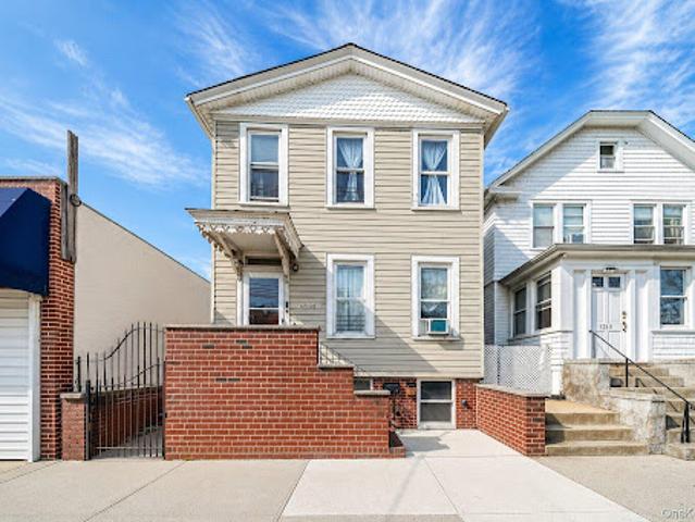 House for sale in Queens, Arverne