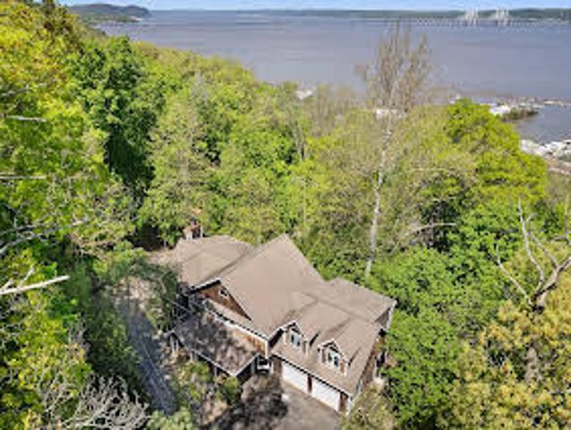 House for sale in Piermont