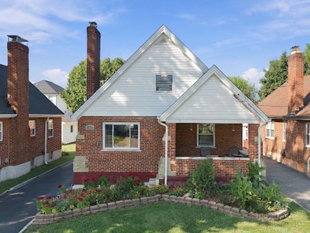 House for sale in Roselawn, Ohio