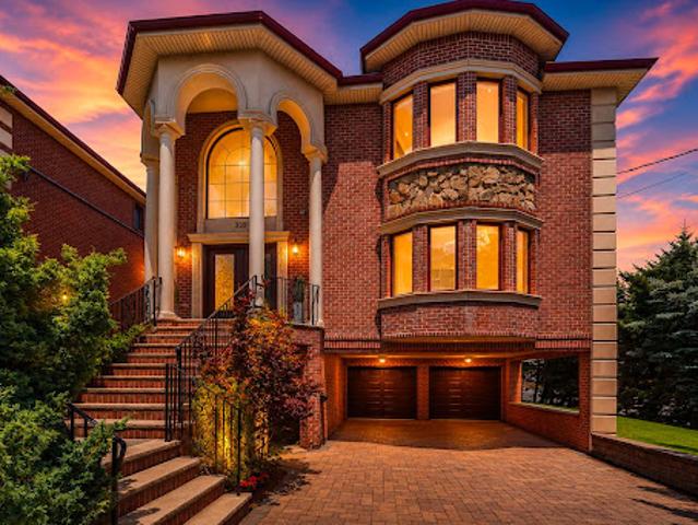 House for sale in Fort Lee, New Jersey