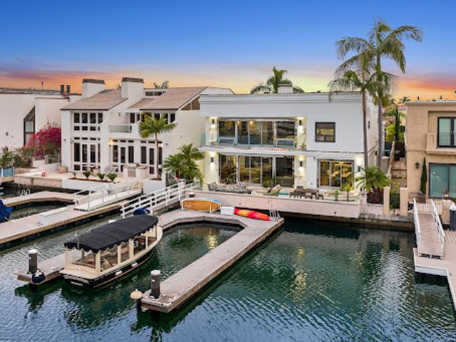 House for sale in Corona Del Mar, California