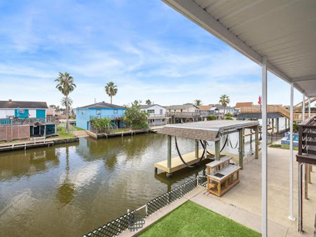 House for sale in Hitchcock, Texas