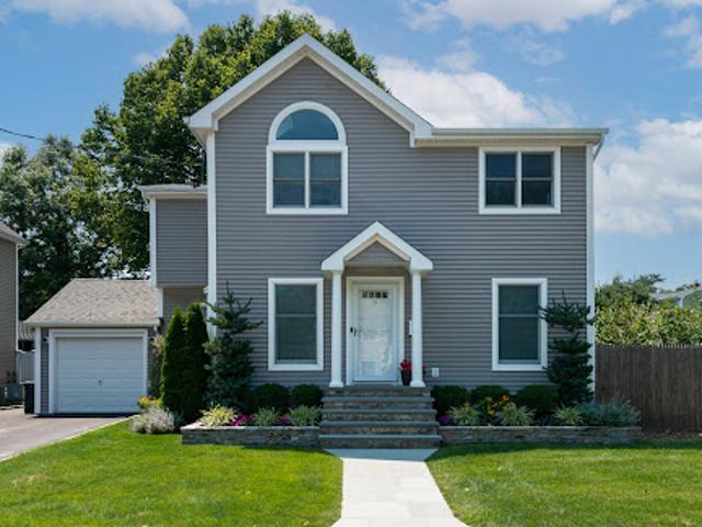 House for sale in Glen Head, Nassau County