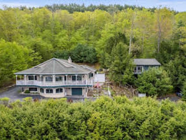 House for sale in Adirondack
