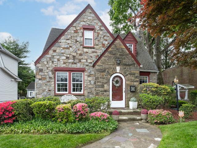 House for sale in Mineola House for sale in Mineola