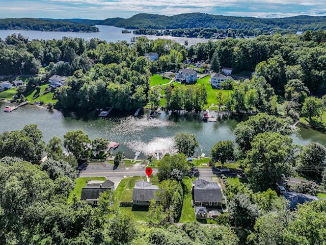 House for sale in Brookfield, Western Connecticut Planning Region