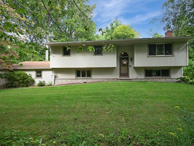 House for sale in Brookfield, Western Connecticut Planning Region