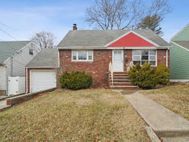 House for sale in Hackensack