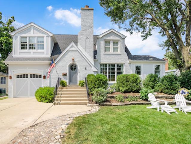 House for sale in Clarendon Hills, Illinois