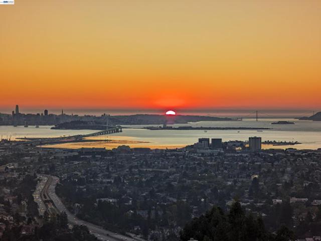 House for sale in Oakland, Alameda County