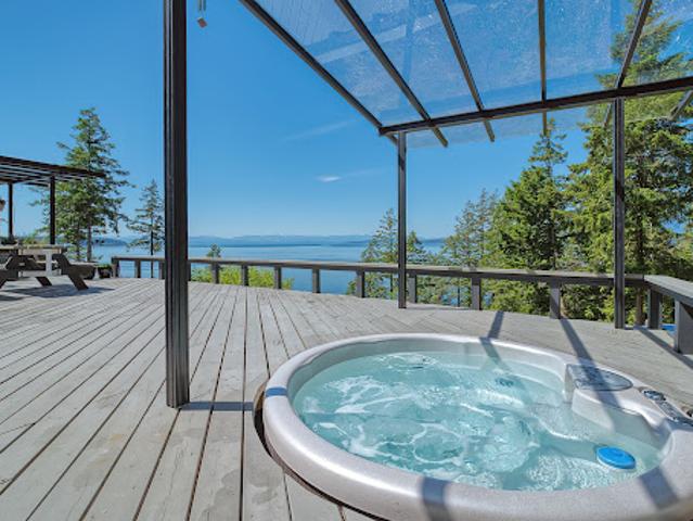 House for sale in Halfmoon Bay, British Columbia