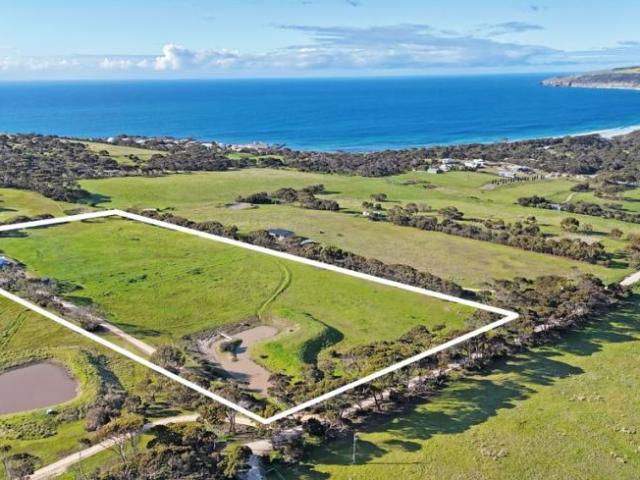 House for sale in Victoria