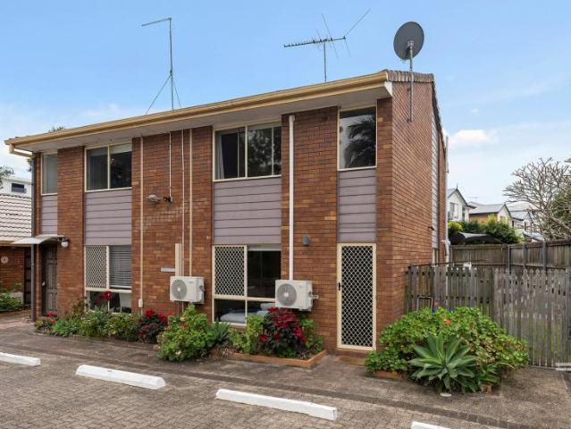 House for sale in Holland Park West, Greater Brisbane