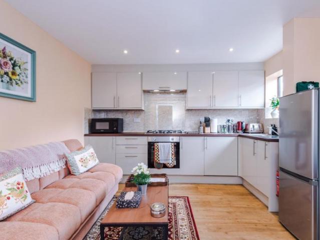 House for rent in Oldham Edge, Pendock