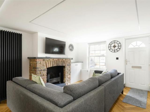 House for rent in Five Acres, Hertfordshire