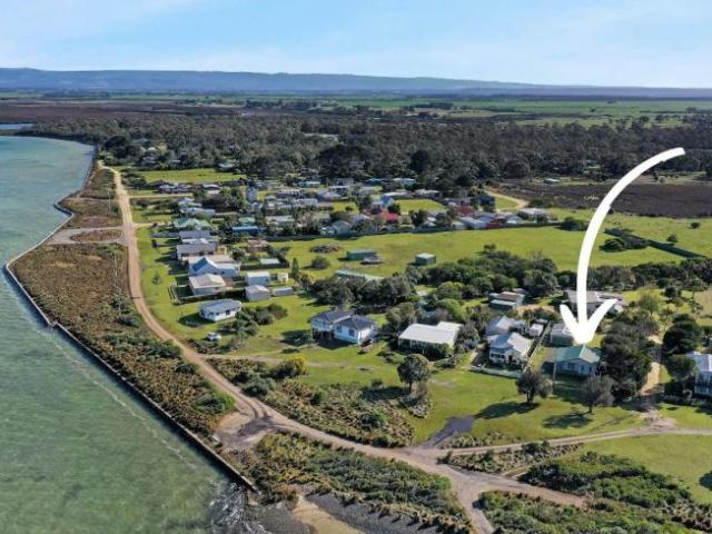 House for sale in Robertsons Beach, Shire of Wellington