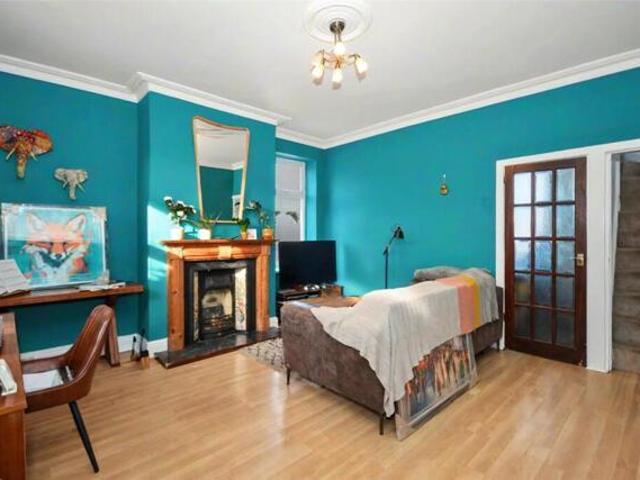 House for sale in Farsley, West Yorkshire