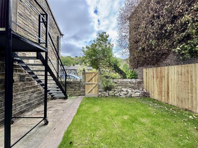 House for sale in Huddersfield, West Yorkshire