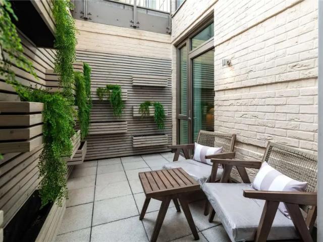 House for sale in North Kensington, Greater London