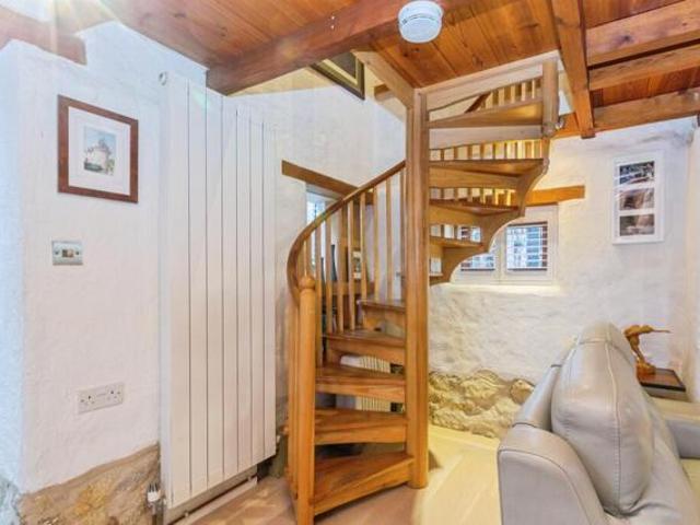 House for sale in Stone with Bishopstone and Hartwell, Stone