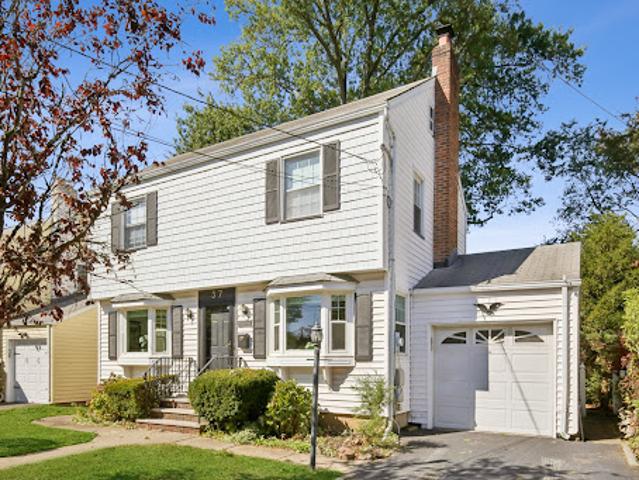 House for sale in Bloomfield, New Jersey