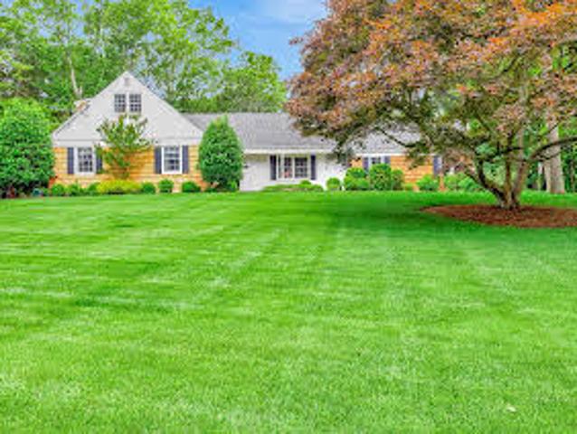 House for sale in Smithtown